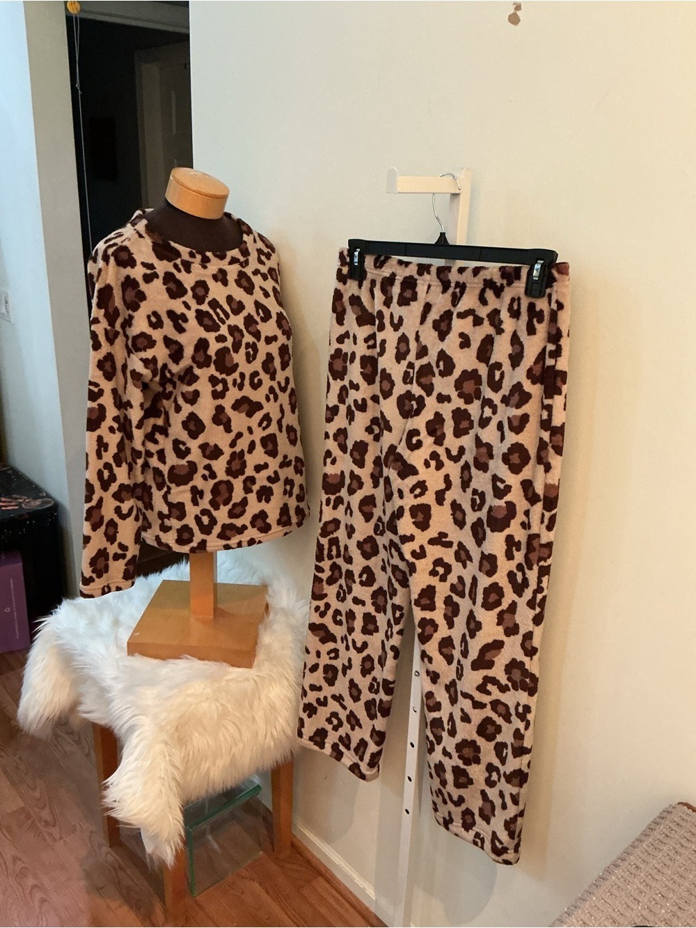 Joyspun Leopard Print Plush Fleece Pajama Lounge Set Size Small (4-6) Cozy Soft - Picture 3 of 14